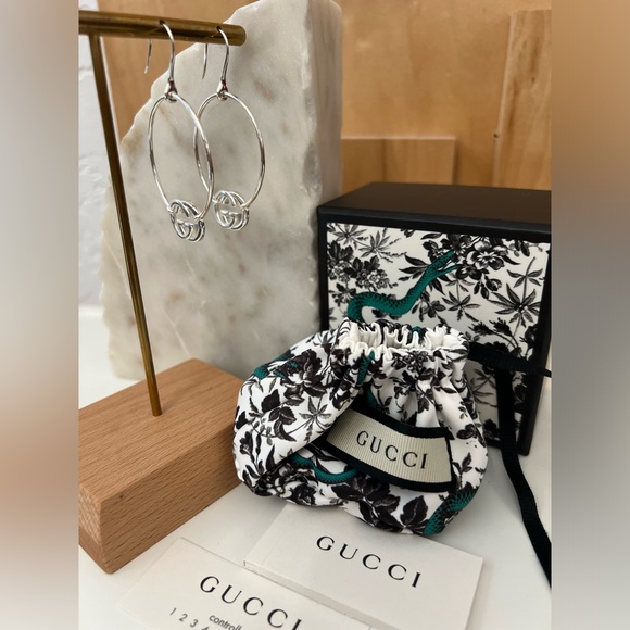 NIB GUCCI GG Britt 925 Silver Hoop Earrings w/ Pouch - Picture 7 of 15